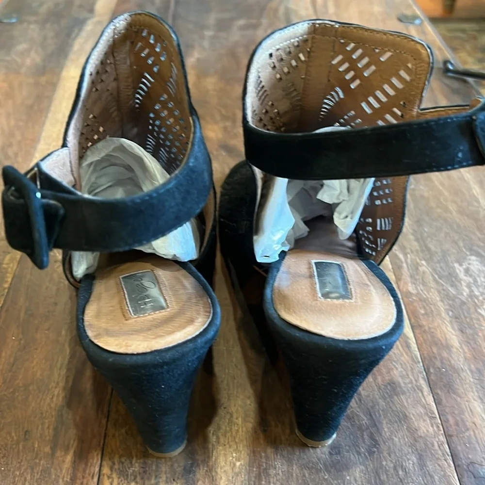 Halogen Nordstrom Women’s Black Suede‎ Wedge Sandal Size 7 1/2